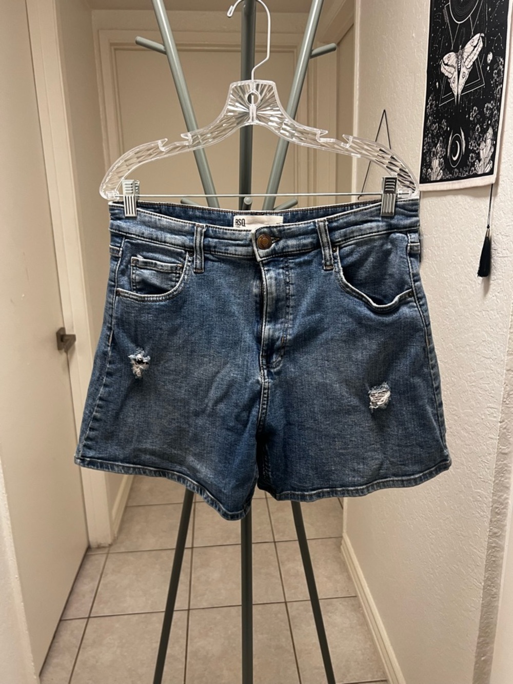 RSQ Super High Rise Medium Wash Mom Shorts Distressed Jeans Size 30 Denim